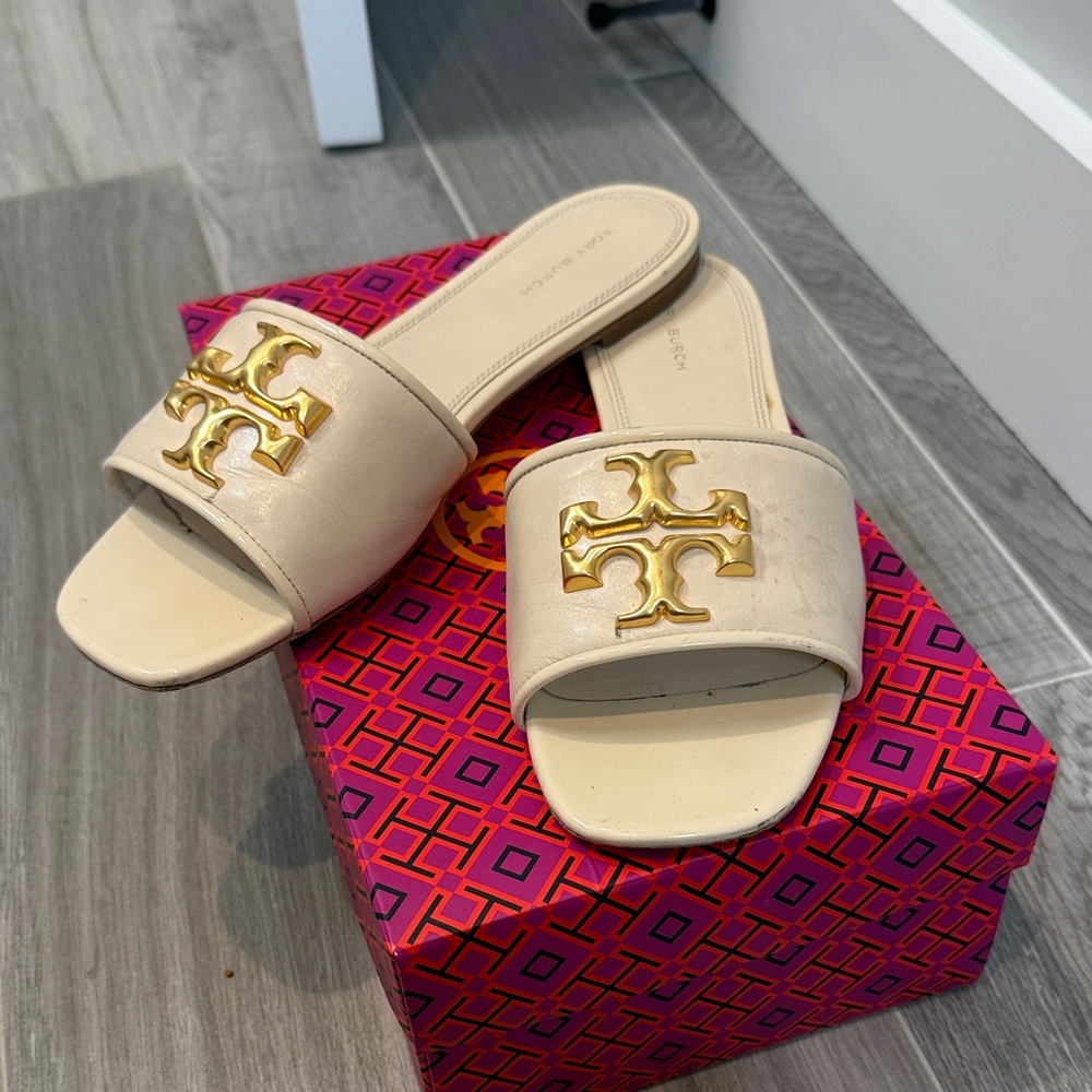 Tory Burch Beige Sandals with Gold Emblem